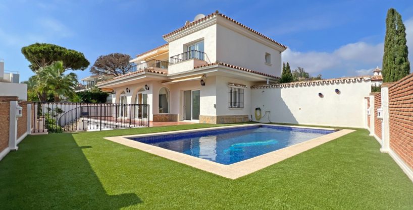 Villa for sale in Torrenueva